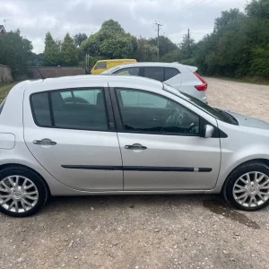 Renault Clio 2009 manual 5-door hatchback