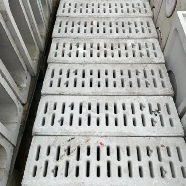 7 x ACO KERBDRAIN 305 Flush Centre Stone External 6m Rad Units