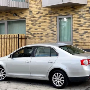 LEFT HAND DRIVE 2006 VOLKSWAGEN JETTA 1.6 FSI PETROL MANUAL | FRENCH PLATES - Image 4