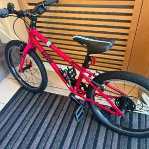 girls 20 inch bike - Image 2