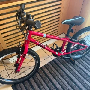 girls 20 inch bike - Image 3