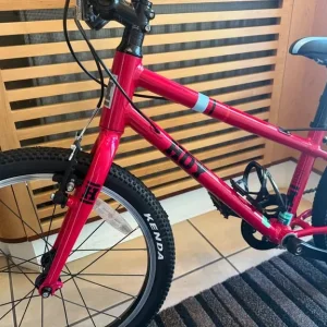 girls 20 inch bike - Image 5