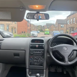 2004 Vauxhall Astra hatchback manual - Image 4