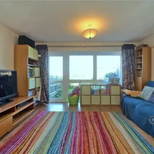 3 bedroom terraced house in Handside Close, Stockport, Greater Manchester - Image 2