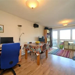 3 bedroom terraced house in Handside Close, Stockport, Greater Manchester - Image 5