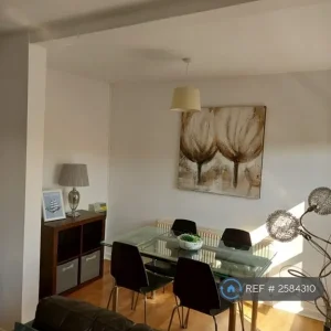 2 bedroom flat in Waverley Grove, Radlett, Hertsmere (2 bed) - Image 2