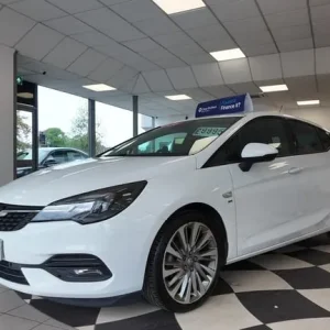 2020 Vauxhall Astra 1.5 Turbo D SRi VX-Line Nav 5-door Manual Diesel - Image 3