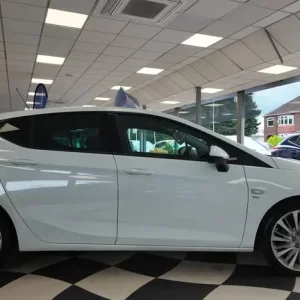 2020 Vauxhall Astra 1.5 Turbo D SRi VX-Line Nav 5-door Manual Diesel - Image 6