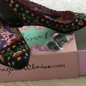 Irregular Shoes - Image 3