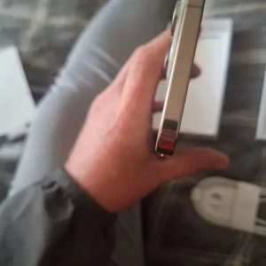 iPhone 16 Pro 1TB Titanium - Image 3