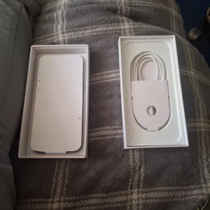 iPhone 16 Pro 1TB Titanium - Image 8