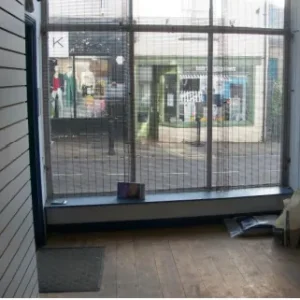 Refurbished shop in town centre with flexible terms and no business rates - Image 3