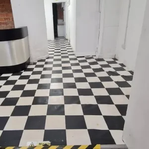 Refurbished shop in town centre with flexible terms and no business rates - Image 8