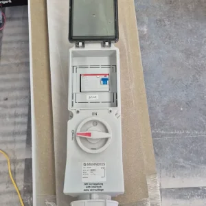 Mennekes 7249UK DUO Interlocked Socket - Image 2