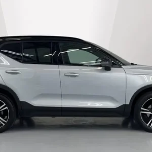2022 Volvo XC40 R-Design Estate Petrol - Image 3