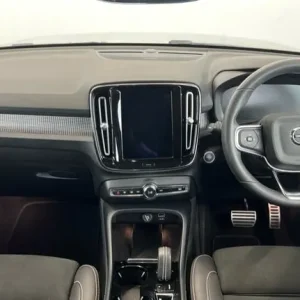 2022 Volvo XC40 R-Design Estate Petrol - Image 5
