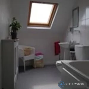 5 bedroom house in Holloway, Corfe Mullen, Dorset - Image 2