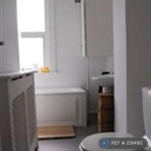5 bedroom house in Holloway, Corfe Mullen, Dorset - Image 3