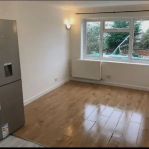 Studio flat in a quiet area - Image 6