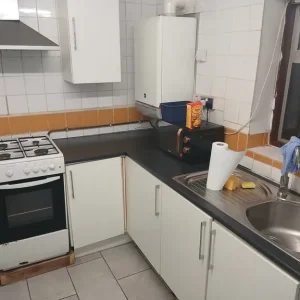 2 Rooms Available on Queens Road - Image 4
