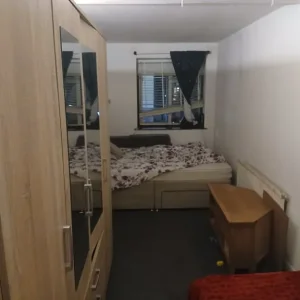 2 Rooms Available on Queens Road - Image 5