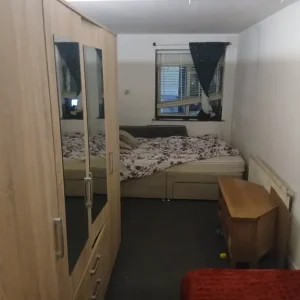 2 Rooms Available on Queens Road - Image 6