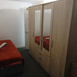 2 Rooms Available on Queens Road - Image 7
