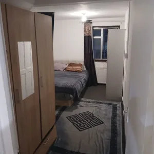 2 Rooms Available on Queens Road