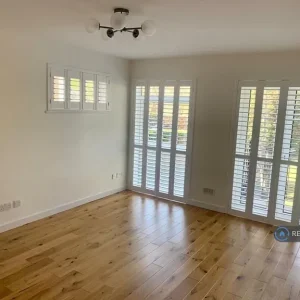 2 bedroom flat in Brixham, Torbay - Image 3