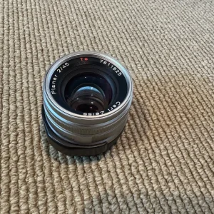 Contax G1 35mm Camera with 28, 45 & 90mm Lenses and TLA 140 Flash - Image 2