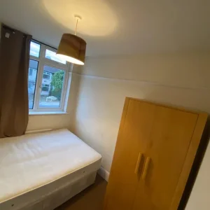 Single room to rent