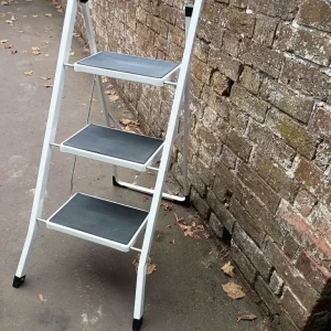 3-step metal step ladder - Image 3