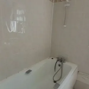 2/3 BEDROOM PROPERTY IN NEWHAM AREA - Image 4