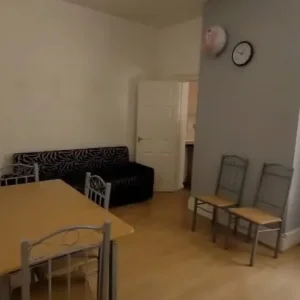 2/3 BEDROOM PROPERTY IN NEWHAM AREA - Image 6