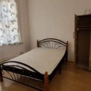 2/3 BEDROOM PROPERTY IN NEWHAM AREA - Image 7