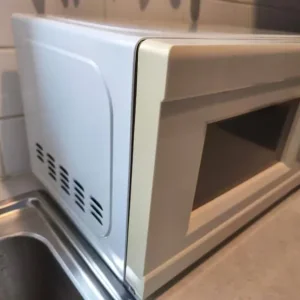 Sainsbury 700W Microwave - Image 5