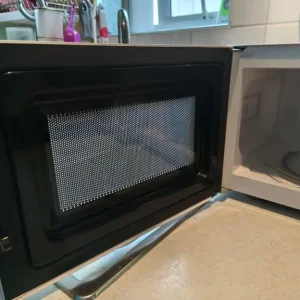 Sainsbury 700W Microwave - Image 6
