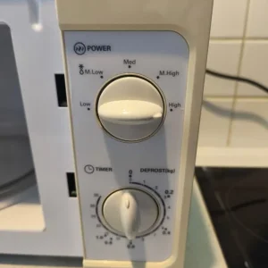 Sainsbury 700W Microwave - Image 7