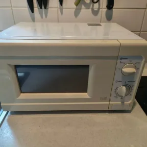 Sainsbury 700W Microwave - Image 8