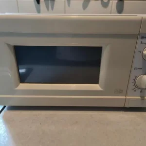 Sainsbury 700W Microwave