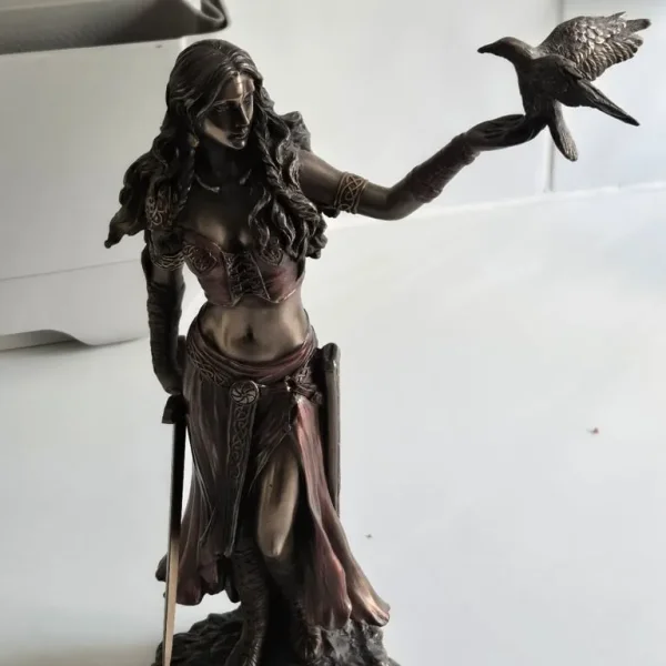 MORRIGAN WITH CROW