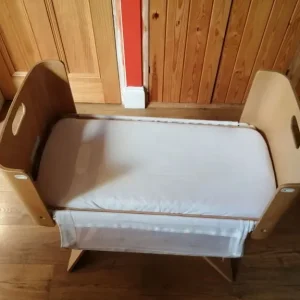 Bednest cot for baby to go next to your bed - Image 4