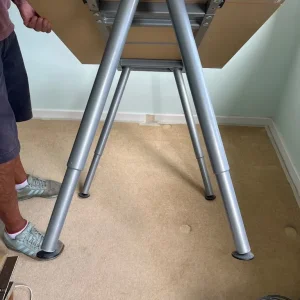 Table with metal legs - Image 4