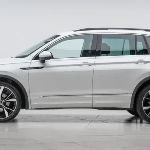 2022 Volkswagen Tiguan 2.0TDI R-Line DSG Estate - Image 4