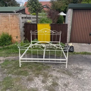 Laura Ashley Kingsize Wrought Iron Bedframe - Image 5