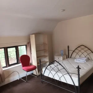 Large single room in a detached house - Image 3