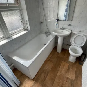 Studio Flat in Church-Gresley, Swadlincote - Image 4