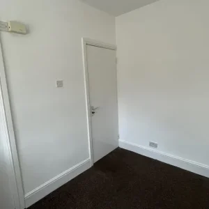 Studio Flat in Church-Gresley, Swadlincote - Image 6