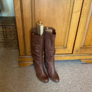 Women’s boots uk8 - Image 4