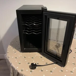 Mini fridge/bar fridge/wine fridge - Image 2